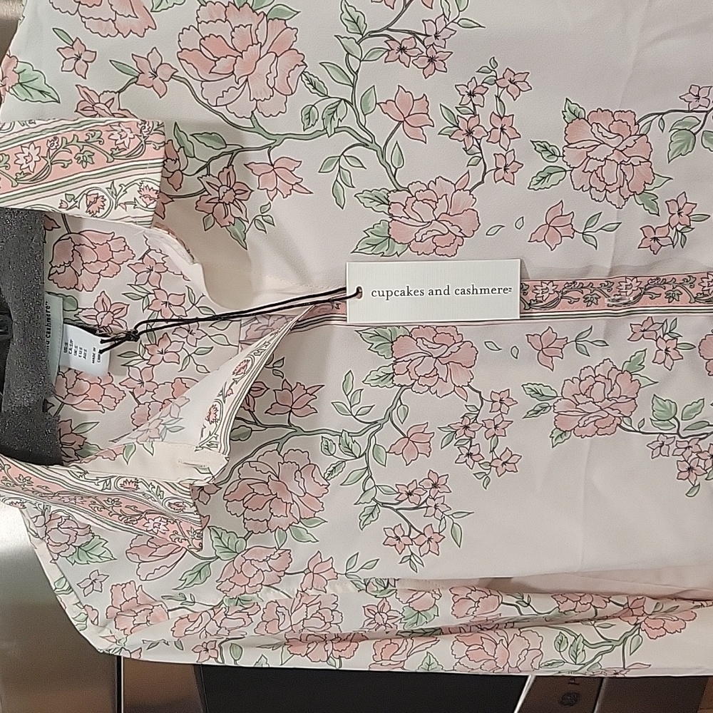 Women's long-sleeved blouse